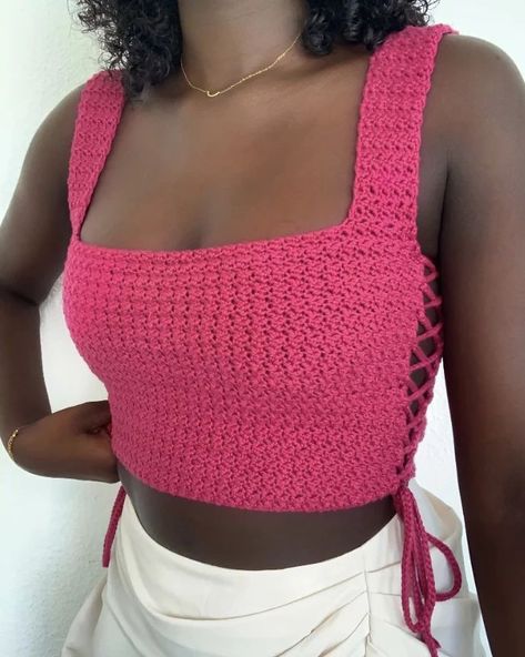 Crochet Blouse Pattern, Crochet Top Outfit, Crochet Pink, Crop Top Pattern, Mode Crochet, Crochet Crop Top Pattern, Crochet Business, Crochet Clothing And Accessories, Crochet Design Pattern