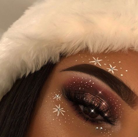 New Year’s Eve Glam Makeup, Christmas Makeup Looks Holidays, Glam Christmas Makeup Looks, Makeup Ideas Christmas Party, Makeup Ideas For Thanksgiving, X Mas Makeup Look, Hot Cocoa Makeup, Brown Christmas Makeup, Easy Xmas Makeup