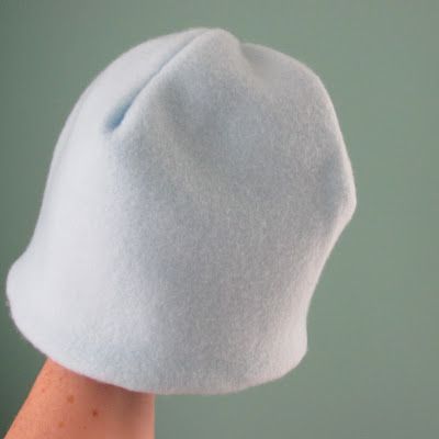 Irrational Propensity: Make a Simple Fleece Hat Fleece Hat Pattern, Fleece Sewing Projects, Fleece Projects, Sewing Hats, Fleece Hats, Fleece Patterns, Hat Patterns Free, Sewing Fleece, Fleece Hat
