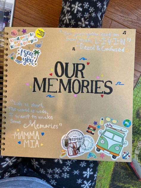 Diy Photo Album Ideas For Best Friend, Memory Book With Friends, Friend Group Scrapbook Ideas, Picture Book For Best Friend, Birthday Gift Scrapbook Ideas, Scrapbook Cover Ideas For Best Friend, Bsf Scrapbook Page Ideas, Best Friend Scrapbook Cover, Scrapbooking For Best Friend