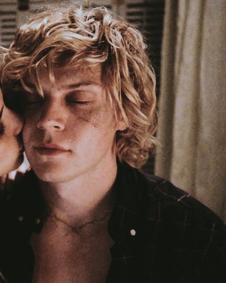 Evan Peters, Coven, Evan Peters And Emma Roberts, Kyle Spencer, Madison Montgomery, American Horror Story Coven, Emma Roberts, Horror Story, American Horror