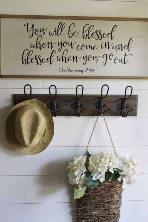 #farmhouse #rustic #modernfarmhouse #farmhouseideas Ingangs Decor, Rustic Farmhouse Entryway, Entryway Decorating Ideas, Farmhouse Foyer, Church Foyer, Entryway Decorating, Photowall Ideas, Laundy Room, Rustic Entryway