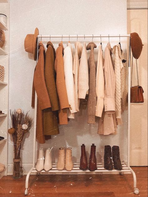 Fall Fashion Staples and Fashion inspirations Fall Clothing Rack Aesthetic, Fall Fashion Mood Board, 2023 Autumn Fashion, Beige Fall Aesthetic, Beige Autumn Aesthetic, Cozy Fall Fashion, Surfergirl Style, Fall Fashion Staples, Fashion Staples