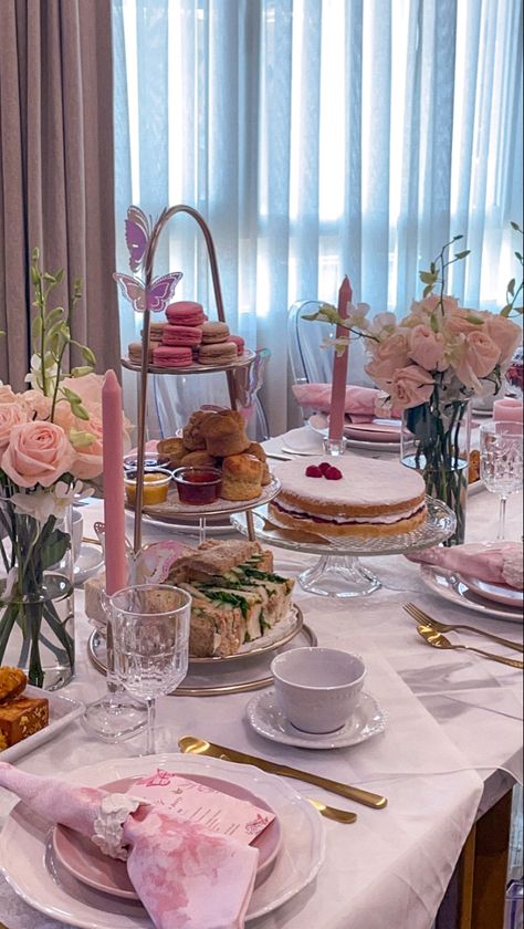 Pink Afternoon Tea Party, Afternoon Tea Aesthetic Simple, Teaparty Brunch, Afternoon Tea Aesthetic, Tea Aesthetic, Saturday Brunch, Afternoon Tea Party, Afternoon Tea Parties, Reception Decor