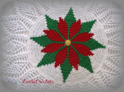 This was my first attempt at the tapestry crochet stitch.  I'm really pleased at how it turned out.  It was made with #10 thread using a #9... Crochet Start, Free Crochet Doily Patterns, Miniature Crochet, Handmade Accessory, Crochet Snowflake Pattern, Crochet Hack, Crochet Xmas, Christmas Mesh Wreaths, Needlework Crafts