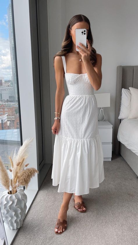 Feminine Summer Outfits, Grad Outfits, Mode Instagram, Chic Dress Classy, Outfits Vestidos, Bridal Party Outfit, Classy Outfits For Women, Sunday Outfits, Honeymoon Outfits