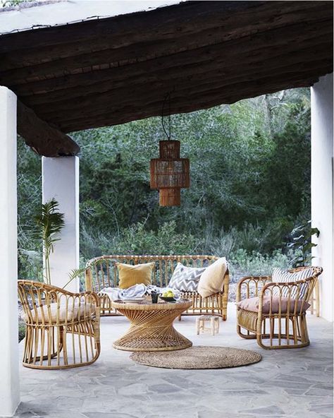 awesome Stylish Ways To Decorate Your Home With Rattan Wabi Sabi, Outdoor Rooms, Patio Design, Boho Patio, Backyard Seating, Shabby Home, Rattan Furniture, Modern Garden, Outdoor Kitchen