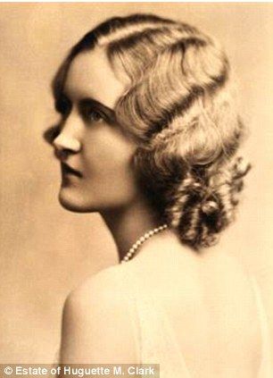 Hugette Clark was an American copper heiress. She was very shy and became a recluse in her old age. She died last year at the age of 104. Huguette Clark, Room Mansion, Gilded Age, High Society, Pink Diamond, Vintage Beauty, Vintage Photography, Historical Photos, Portrait Painting