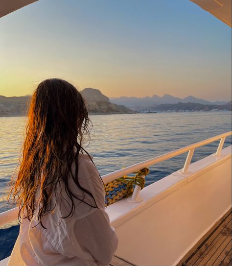 #sunset #sharmelsheikh #egypt #summervibes #brunette #girl #sea #redsea #travel Beach Girls, Sharm El Sheikh, Beach Girl Aesthetic, Vacation Aesthetic, No Filter Needed, No Filter, Brunette Girl, Beach Aesthetic, Beach Girl