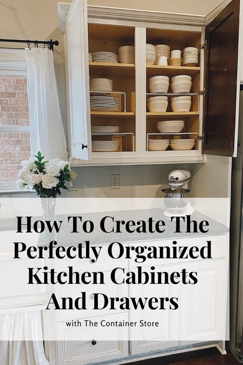 Organized Kitchen Cabinets, Kitchen Cabinets And Drawers, Kitchen Renovation Diy Ideas, Classy Kitchen, Kitchen Storage Hacks, Organized Kitchen, Perfectly Organized, Kitchen Design Diy, Diy Kitchen Renovation