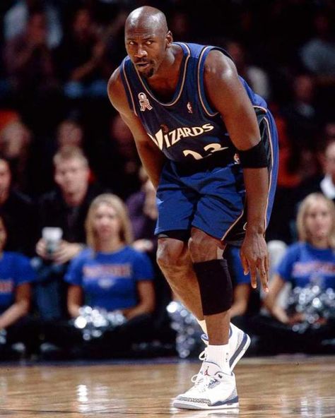 Ranking the sneakers Michael Jordan wore during his stint with the Washington Wizards. Jordan Wizards, Michael Jordan Washington Wizards, Jordan 3 True Blue, Mike Jordan, Michael Jordon, Michael Jordan Pictures, Michael Jordan Photos, Jeffrey Jordan, Jordan Iii