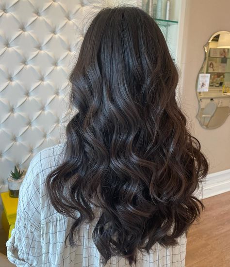 Hairstyle Big Curls, Curls For Prom Long Hair, Hairstyles For Long Hair Prom Curls, Curls Prom Hairstyles, Long Hairstyles Graduation, Wavy Bouncy Hair, Blowout And Curls, Long Blowdry Hairstyles, Curl Hairstyles For Prom