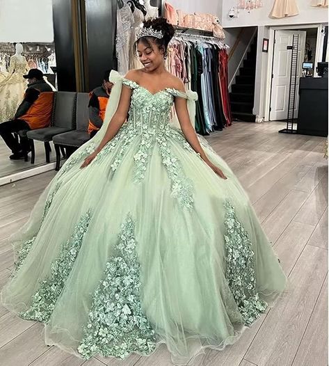 Light Green Sweet 16, Light Green Quinceanera Dresses, Green Sweet 16 Dresses, Sage Green Quinceanera Dresses, Sage Green Quinceanera, Green Quince Dress, Lavender Prom Dress Long, Robes Quinceanera, Green Quince Dresses