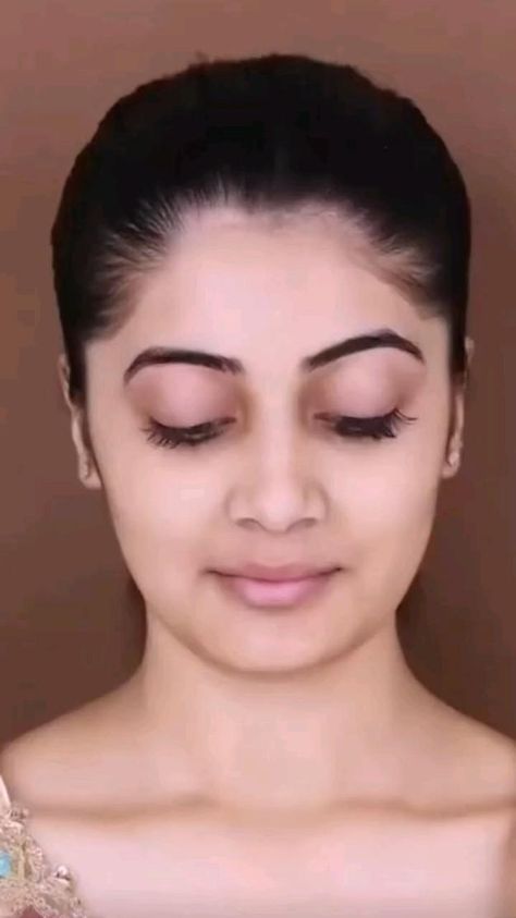 Bollywood Makeup Tutorial, Full Makeup Looks, Wing Eyeliner, Bridal Makeup Videos, Full Face Makeup Tutorial, Makeup Order, Bridal Makeup Images, Beginners Eye Makeup, Bridal Eye Makeup