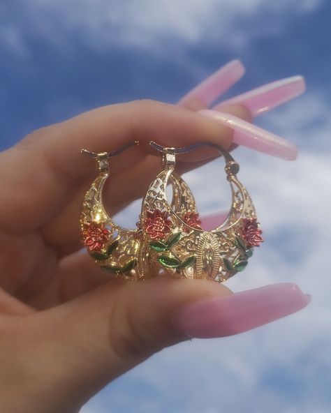 90s Wardrobe, Chest Jewelry, Latina Jewelry, Dope Jewelry Accessories, Jewelry Accessories Ideas, Chunky Jewelry, Dope Jewelry, Jewelry Lookbook, Classy Jewelry