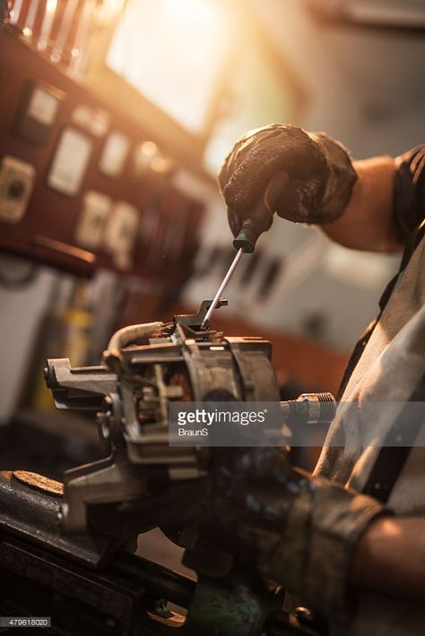 Mechanical Photography, Mechanics Aesthetic, Woman Mechanic, Mechanical Workshop, Mechanic Garage, Machine Photo, Photoshop Pics, Industrial Machine, Motor Works