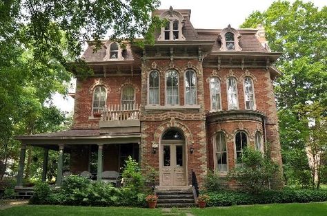 Victorian Homes Halloween, Gothic Victorian House Aesthetic, Whimsigoth Home Exterior, Old Victorian House Exterior, Victorian Style Architecture, 1800s Home Exterior, Old Fashioned House Aesthetic, 1860s Aesthetic House, Maximalism House Exterior
