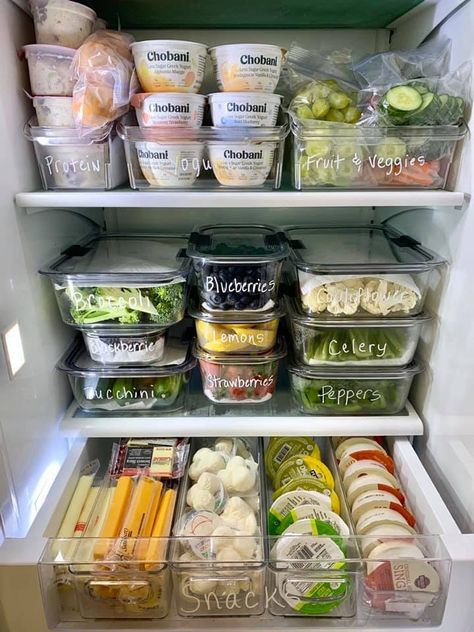 Fridge Inspo Healthy, Quick Snack Ideas On The Go, Fridge Organization Healthy, Fridge Restock Organization, Natural Fridge Organization, Kitchen And Fridge Organization, Efficiency Apartment Kitchen, Healthy Organized Fridge, Small Apartment Organization Kitchen