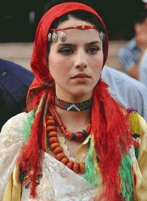 Moroccan Aesthetic, Moroccan Culture, Moroccan Women, Moroccan Art, Moroccan Dress, Berber Women, African Culture, Indigenous Peoples, People Around The World