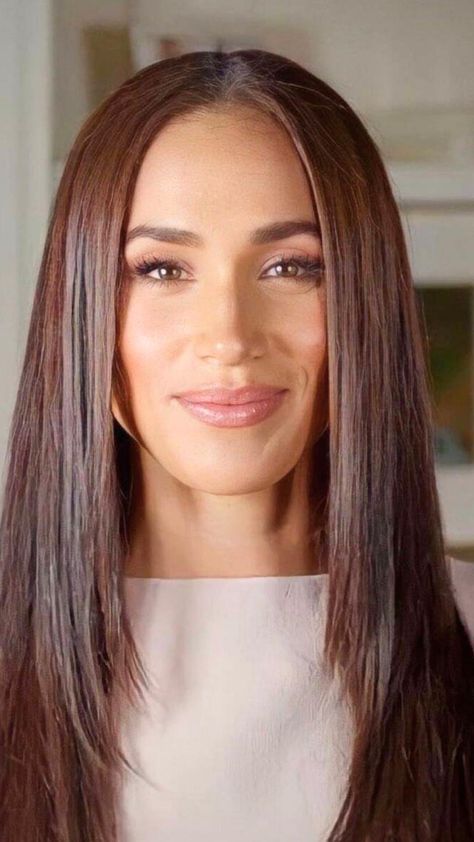 Beauty Tricks, Smile Awkwardly, Estilo Meghan Markle, Duchess Meghan, Prins Harry, Meghan Markle Style, Ted Talk, Respect Women, Basketball Game