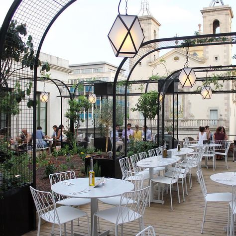 Flax & Kale Barcelona Barcelona Bars, Rooftop Restaurant Design, Rooftop Dining, Barcelona Restaurants, Outdoor Restaurant Design, Terrace Restaurant, Cafe Terrace, Luxury Restaurant, Rooftop Restaurant