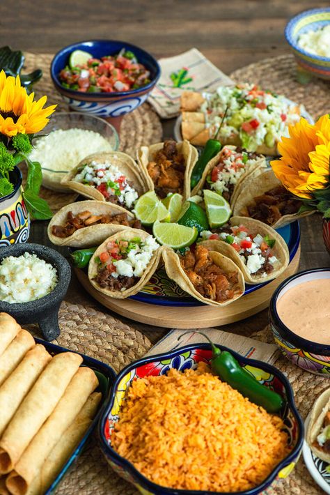 How to Build an Epic Taco Feast - Nibbles and Feasts Essen, Taco Dinner Party, Taco Table, Mexican Tostadas, Mexican Dinner Party, Mexican Feast, Mexican Party Food, Mexican Food Recipes Appetizers, Food Display Table