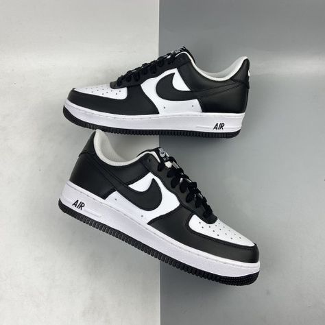 Black nike shoes