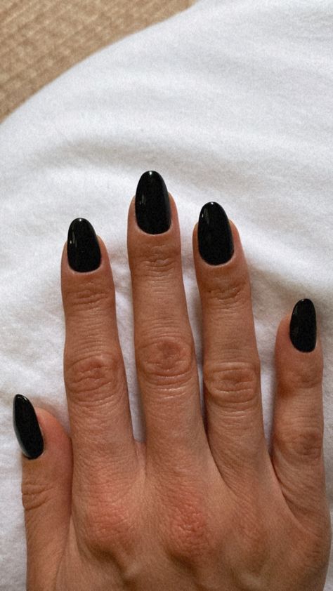 Gel Black Almond Shaped Nails. Gel x Black Almond Shaped Nails, Nails Ideas Black, Black Nails Ideas, Black Nails Short, Short Almond Shaped Nails, Short Oval Nails, Rounded Acrylic Nails, Oval Acrylic Nails, Black Almond Nails