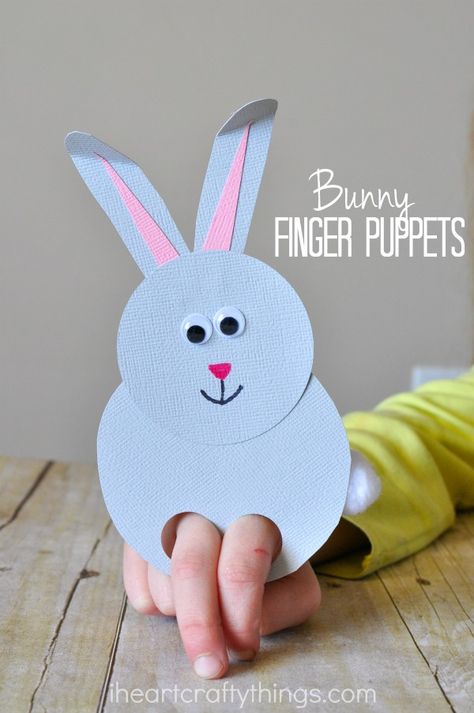 These incredibly cute bunny finger puppets are adorable, simple to make and they are so fun for kids to play with. Plus, they make a super cute Easter craft for kids. Bunny Book, Bunny Craft, Paper Bunny, Rabbit Crafts, Puppet Crafts, Kiss The Cook, Christian Easter, Spring Crafts For Kids, Diy Bricolage
