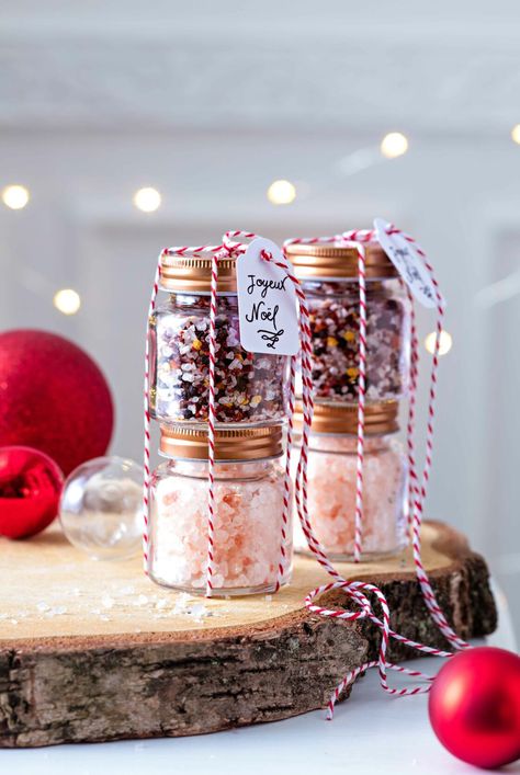 Cadeaux de Noël à faire soi-même : nos meilleures idées faciles : Femme Actuelle Le MAG Natal, Cadeau Noel Diy, Box Noel, Diy Gifts In A Jar, Diy Cadeau Noel, Bff Gifts Diy, Noel Diy, Diy Presents, Edible Gifts