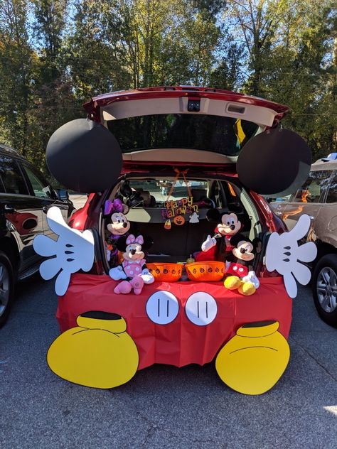 A Mickey Mouse themed car for Trunk or Treat Trunker Treat Ideas, Halloween Car Decorations, Trunk Or Treat Ideas, Truck Or Treat, Mickey Mouse Costume, Hallowen Ideas, Treat Ideas, Trunk Or Treat, Family Halloween