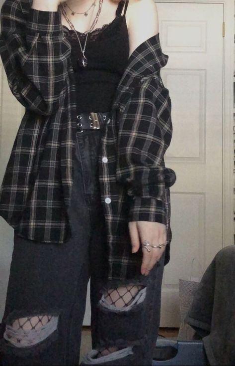 Dark Emo Outfits, Outfit Ideas Egirl, Emo Girl Outfits Aesthetic, Retro Dark Outfits, Mesh Bra Outfit, Emo Preppy Outfits, Tumblr Fashion Grunge, Emo Aesthetic Outfit Girl, Gruge Outfits Girl