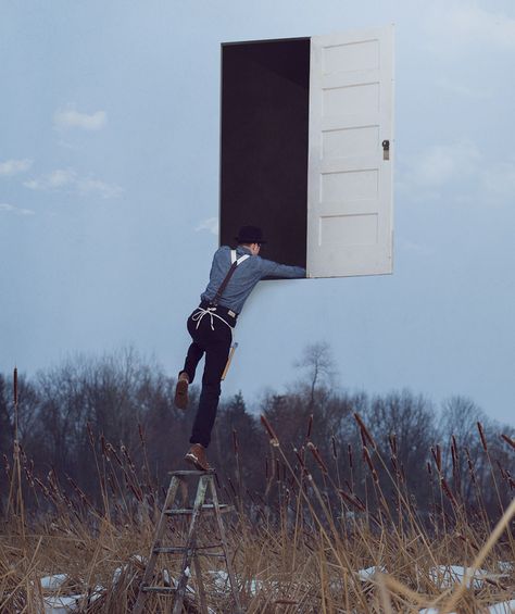 Discover a Surreal America in Logan Zillmer’s Photography | Scene360 Illusion Fotografie, Illusion Photography, 귀여운 음식 그림, Fotografi Urban, Surreal Photos, Seni 3d, Rene Magritte, Surrealism Photography, Conceptual Photography