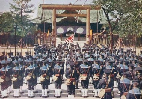 Yasukuni Shrine Japanese History, Yasukuni Shrine, Japanese Soldier, Kamikaze Pilots, Japanese Empire, Imperial Japan, Military Photography, Imperial Japanese Navy, Imperial Army