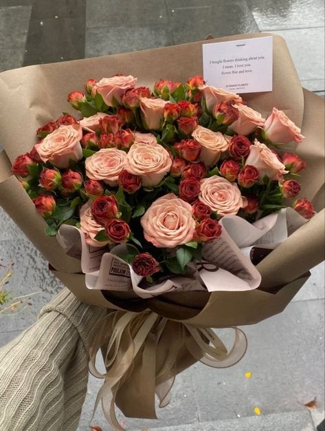 Luxury Flower Bouquets, Rose Belle, Boquette Flowers, Bouquet Of Roses, Wallpaper Halloween, Nothing But Flowers, Flowers Bouquet Gift, Flower Therapy, Beautiful Bouquet Of Flowers