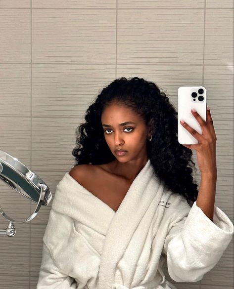 clean girl aesthetic robe habesha east african girls women East African Women, Habesha Women, 90’s Makeup, Ethiopian Girl, Ethiopian Culture, Ethiopian Beauty, Ethiopian Women, Workout Inspo, Clean Girl Aesthetic