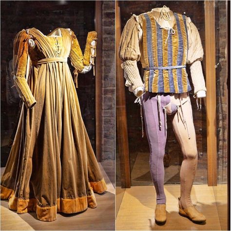 costumes from the film Romeo and Juliet Romeo And Juliet Outfits, Romeo And Juliet Clothing, Shakespeare Clothing, Romeo Costume, Juliet Costume, Italy Cities, Romeo And Juliet Costumes, Film Romeo And Juliet, Zeffirelli Romeo And Juliet