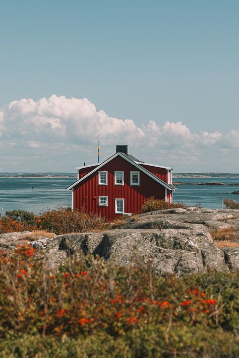 10 Best Islands To Visit in the Gothenburg Archipelago • I, Wanderlista Archipelago Aesthetic, Sweden Archipelago, Gothenburg Archipelago, Sweden Nature, Best Islands To Visit, Famous Lighthouses, Stockholm Archipelago, Islands To Visit, Scandinavian Summer