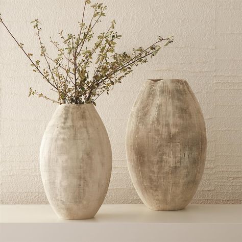 French Country Rustic, Textured Vase, Vase Deco, Ceramic Texture, Rustic Vase, Rustic Ceramics, Elegant Dining Room, Global Views, Rustic White