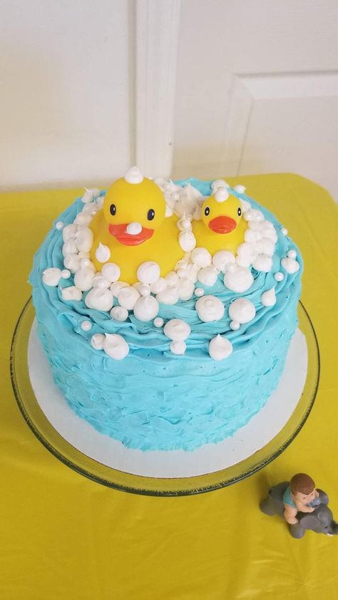 Rubber duck cake
Baby shower cake Duck Sheet Cake, Cake With Duck Design, Ducky Cake Ideas, Rubber Duck Food Ideas, Rubber Duck Cake Smash, Duck Smash Cake First Birthdays, Bubble Bath Cake, Yellow Duck Birthday Cake, Rubber Duck Cake Ideas