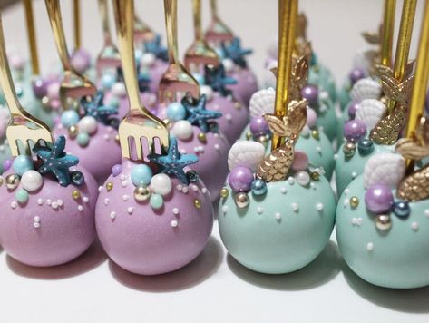 Mermaid Party Cake Pops, Mermaid Cakepops Ideas, Mermaid Themed Cake Pops, Seashell Cake Pops, Mermaid Birthday Cake Pops, Oneder The Sea 1st Birthday Cupcakes, Dinglehopper Cake Pops, Under The Sea Cakepops, Mermaid Cookies Ideas