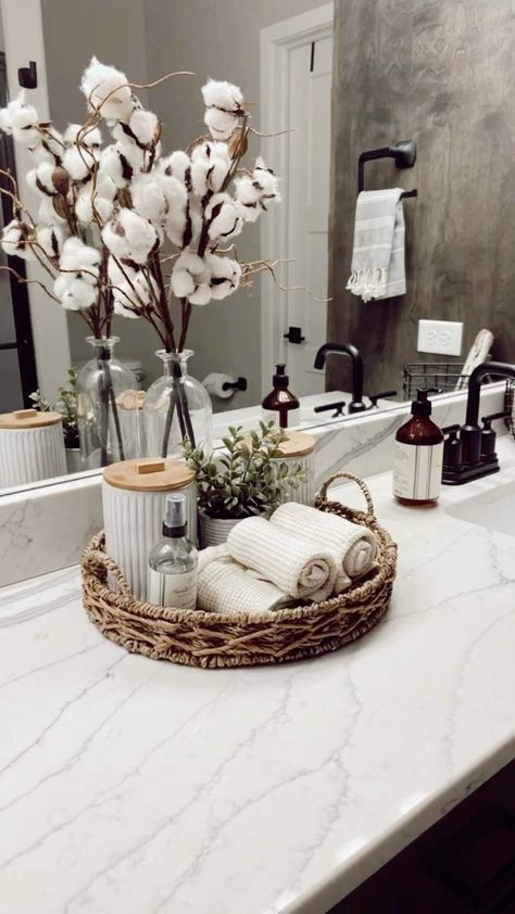 Guest Bathroom Styling Ideas, Modern Bathroom Organization Ideas, Modern Bathroom Apartment Decor, Small Bathroom Large Mirror, Dark Neutral Bathroom Ideas, Bathroom Essentials Organization, Organized Bathroom Counter, Qtip Storage Ideas, Makeup Storage Ideas Bathroom