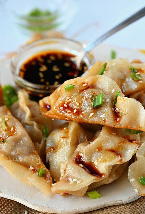 Chicken Pot Stickers Recipe, Asian Sides, Chicken Potstickers, Pot Stickers Recipe, Catering Recipes, Vegetarian Dumpling, Potstickers Recipe, Crab Rangoons, Pot Sticker