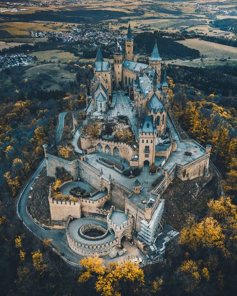 Top 5 Dazzling Castles You Must See In Germany - UNESCO Heritage   Explore the myths in their origins and enjoy the captivating medieval architecture of the most famous castles in Germany. Dunia Disney, Hohenzollern Castle, Famous Castles, Castle Aesthetic, Germany Castles, Royal Aesthetic, Chateau France, Fantasy Castle, Beautiful Castles