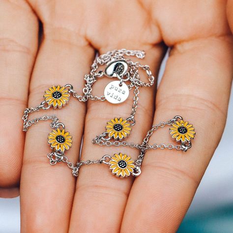 Sunflower Choker | Pura Vida Bracelets Fimo, Sunflower Outfit Aesthetic, Sunflower Clothes, Sunflower Rings, Sunflower Things, Sunflower Clothing, Sunflower Stuff, Pandora Daisy, Sunflower Fashion