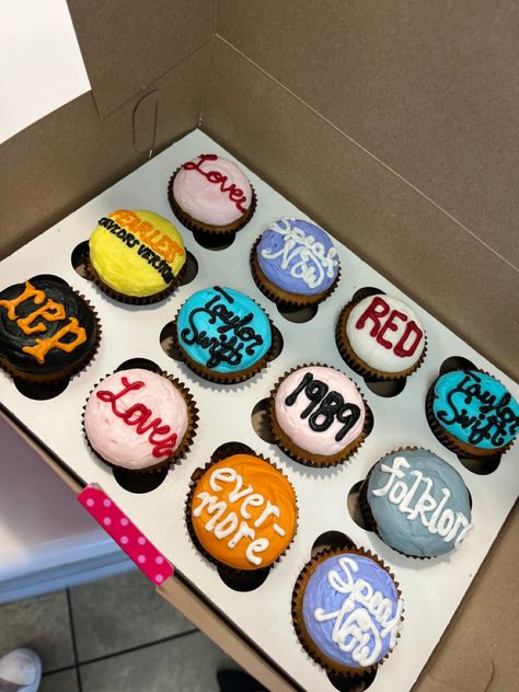 Taylor Swift Era Cupcakes, Taylor Swift Baked Goods, Taylor Swift Eras Tour Cupcakes, Taylor Swift Themed Treats, Taylor Swift Candy Ideas, Taylor Swift Inspired Cupcakes, Taylor Swift Basket, Taylor Swift Party Bags, Taylor Swift Themed Cupcakes