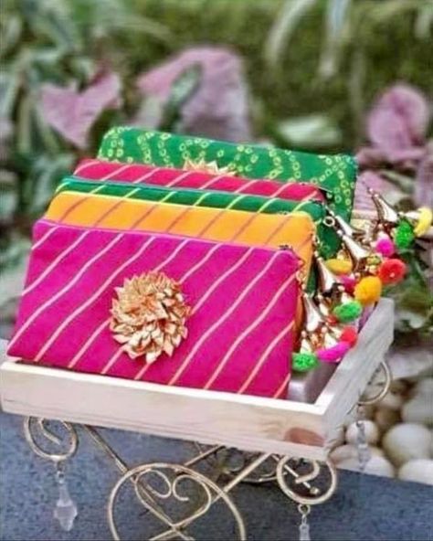 Amazing Yet Affordable Haldi Favour Ideas For Your Guests! Indian Wedding Gifts, Homemade Wedding Favors, Indian Wedding Favors, Favour Ideas, Wedding Gift Pack, Creative Wedding Favors, Bridal Shower Decorations Diy, Favors Ideas, Gifts For Guests