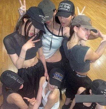 TBLNGG GLOBAL (@TBLNGGPICS) / X Kpop Dance Practice Outfits, Yg Trainee, Dance Outfits Practice, Park Bogum, Dream Music, The Black Label, Practice Outfits, Dance Kpop, Dance Company