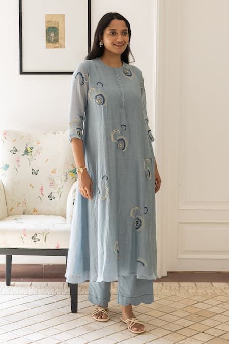 Buy Blue Muslin Cotton Embroidered Thread Work A-line Kurta And Pant Set For Women by Vaayu Online at Aza Fashions. Floral Thread Embroidery, Kurta And Pants, Chudidar Designs, A Line Kurti, Patchwork Clothes, Embroidered Kurti, Simple Kurti Designs, Straight Fit Pants, Natural Clothing