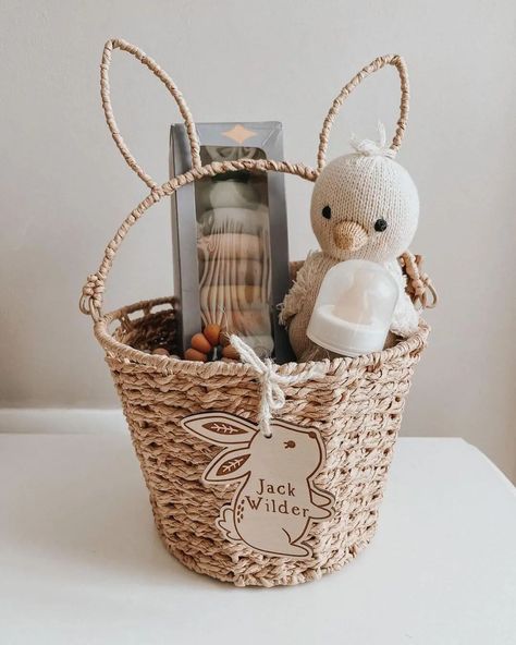 Looking for fun and simple ideas for Easter gift baskets for children AND adults? Click onwards for cute cookie boxes and fun craft ideas for the kids. Would You ever give someone a beauty themed basket? Cookie Box Ideas, Popular Candle Scents, Popular Candles, Cookie Boxes, Fun Craft Ideas, Traditional Baskets, Easter Basket Ideas, Easter Bunny Basket, Easter Basket Diy
